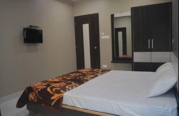 Premium Hotel Near Nagoa Beach Diu Buitenkant foto